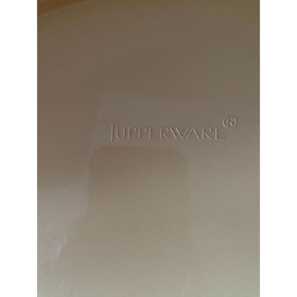 Tupperware 13" D Harvest Gold Cake Carrier/Keeper 1256-5) with Handle (1258-5) - Picture 8 of 9